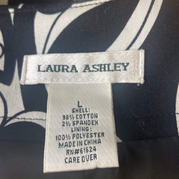 Laura Ashley black and white scroll print swing blazer with large button detail - Picture 3 of 13